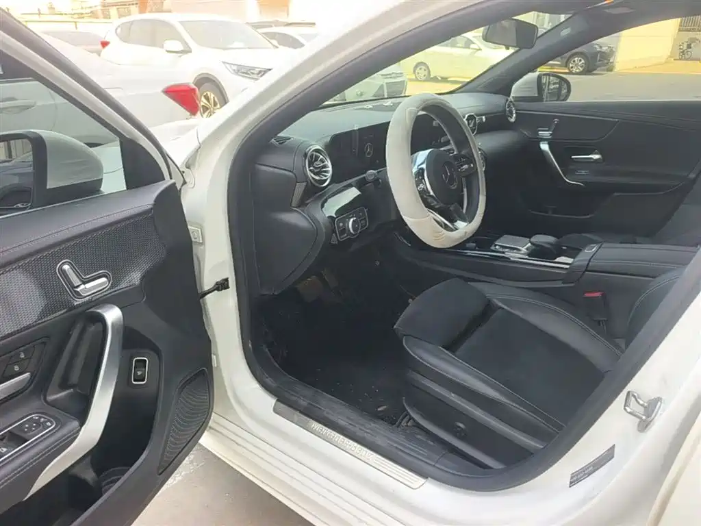 Mercedes-Benz A-Class 2023 — фото 16