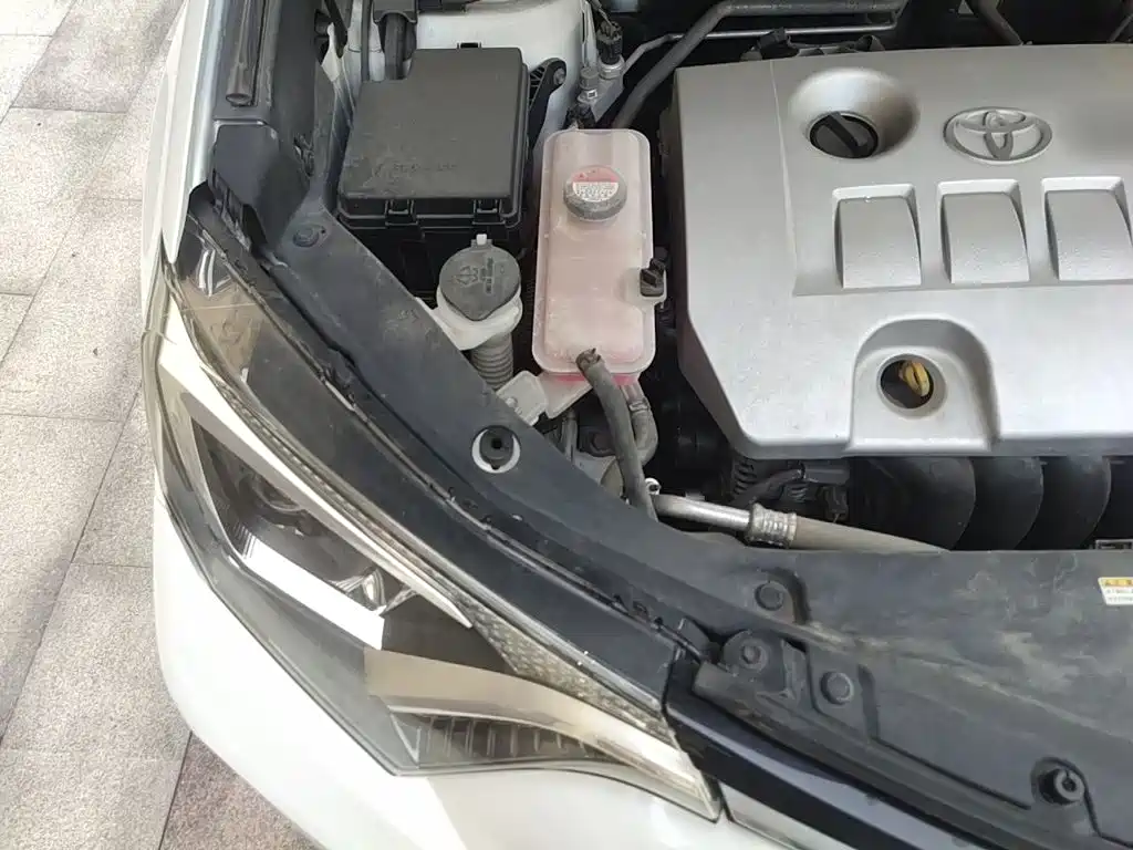 Toyota RAV4 2017 — фото 21