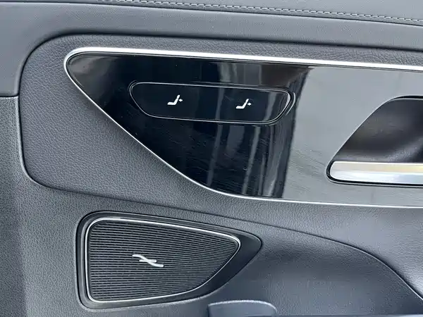 Mercedes-Benz C-Class 2024