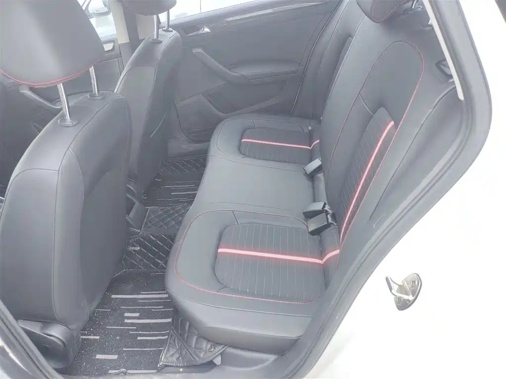Skoda Rapid Spaceback 2020 — фото 13
