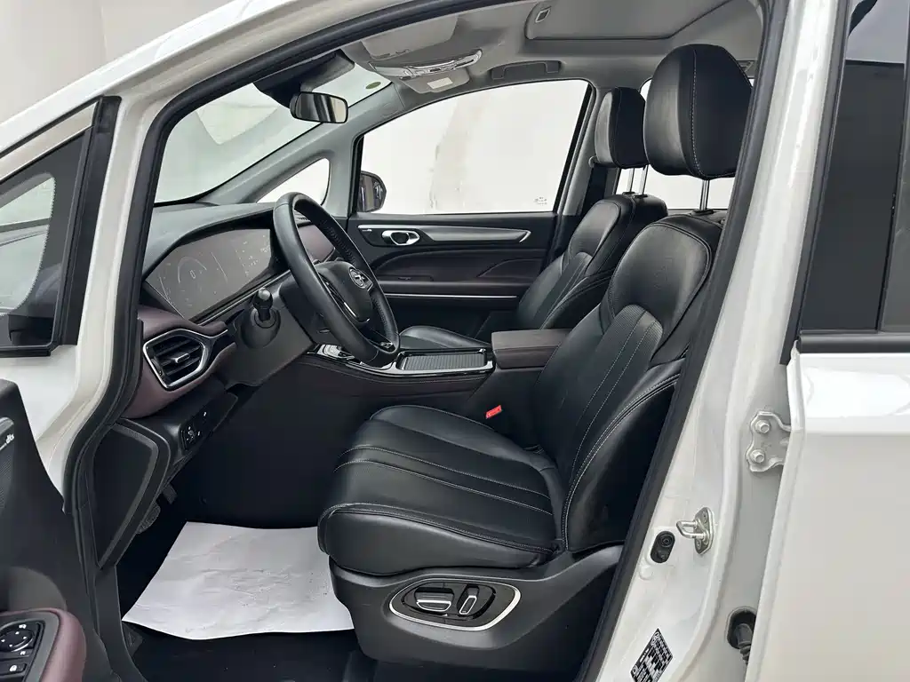 GAC Motor Trumpchi M6 2023 — фото 11