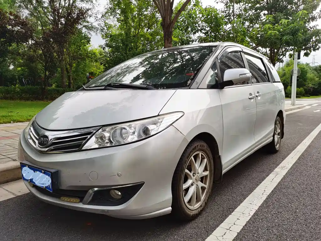 BYD M6 2015