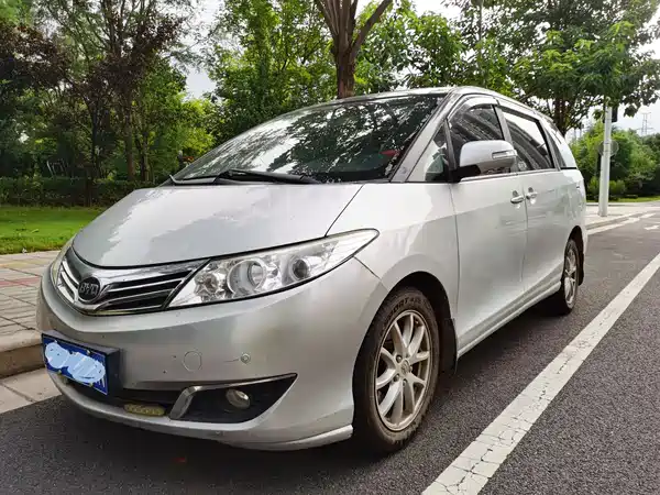 BYD M6 2015