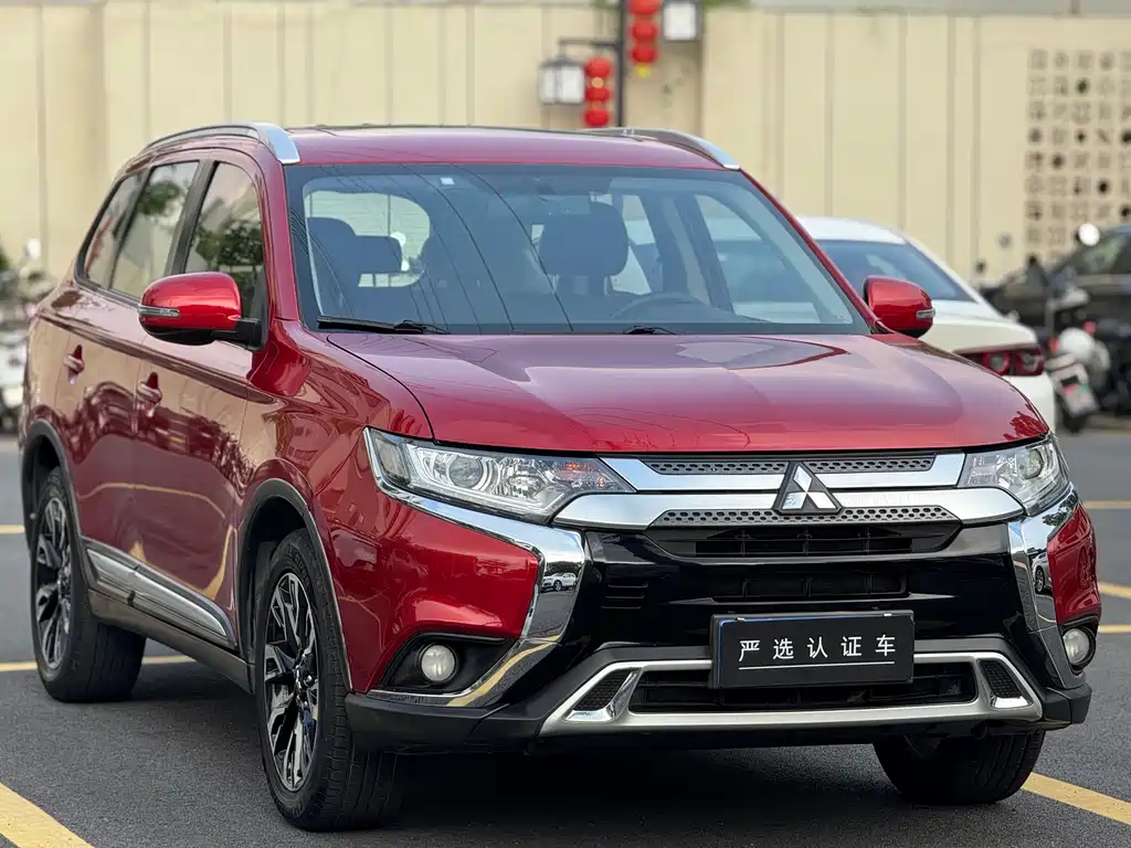 Mitsubishi Outlander 2019 — фото 3