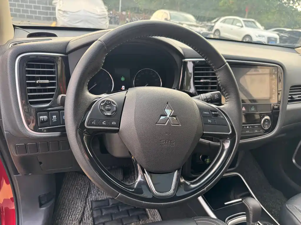 Mitsubishi Outlander 2019 — фото 10