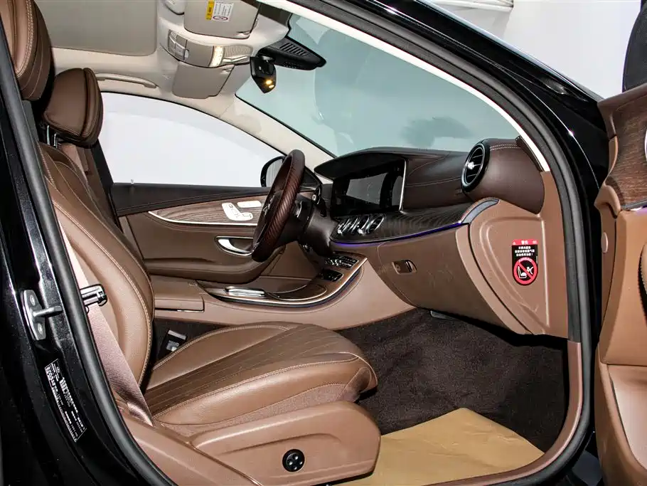 Mercedes-Benz E-Class 2023 — фото 20