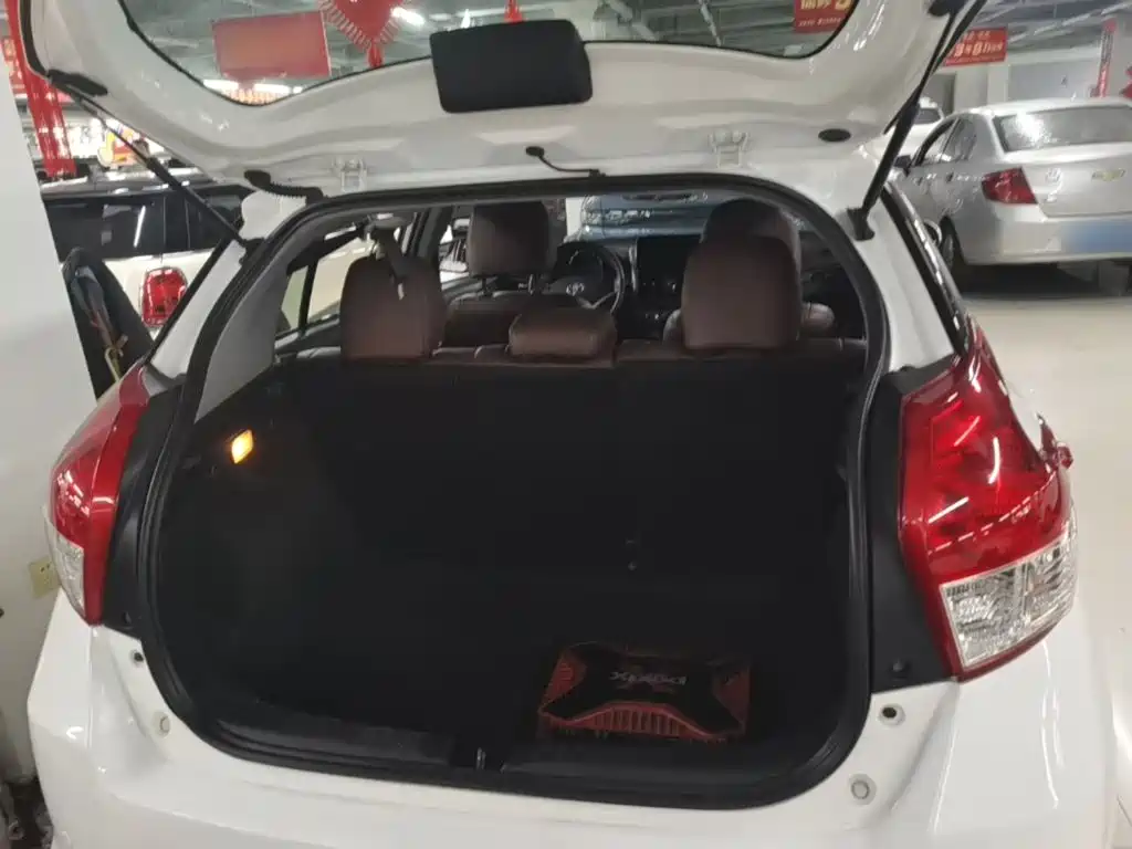 Toyota Yaris L 2015 — фото 19