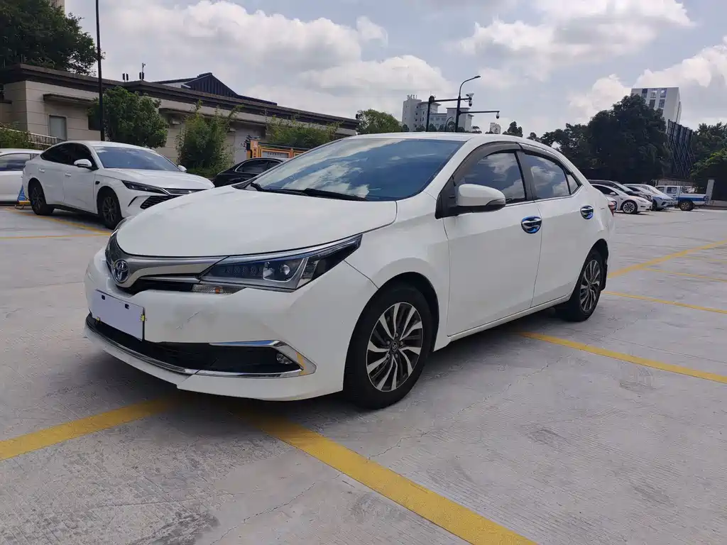 Toyota Corolla 2019 — фото 1