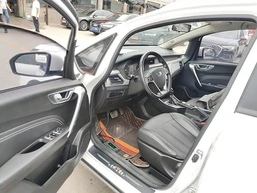 Geely Vision X3 2020 — фото 16