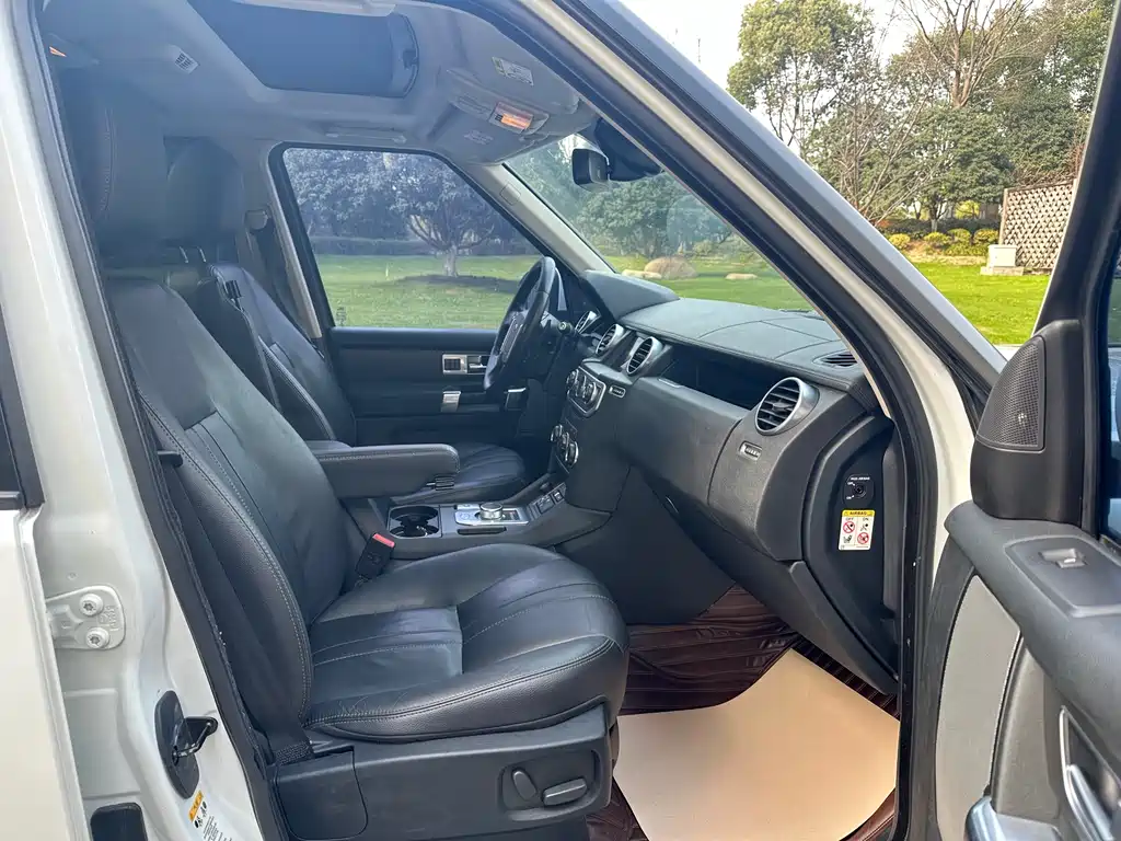 Land Rover Discovery 2017 — фото 10