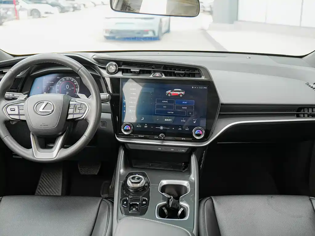 Lexus RZ 2023 — фото 16