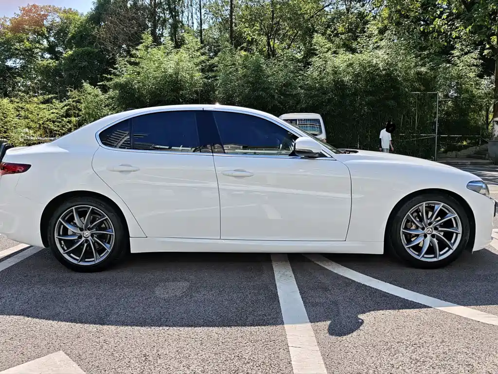 Alfa Romeo Giulia Juliet 2017 — фото 8