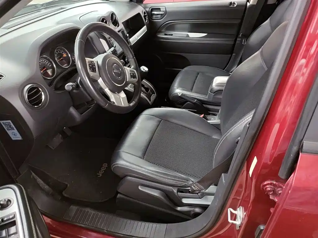 Jeep Compass 2015 — фото 15