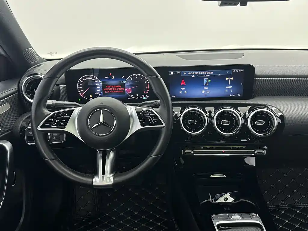 Mercedes-Benz A-Class 2024 — фото 10