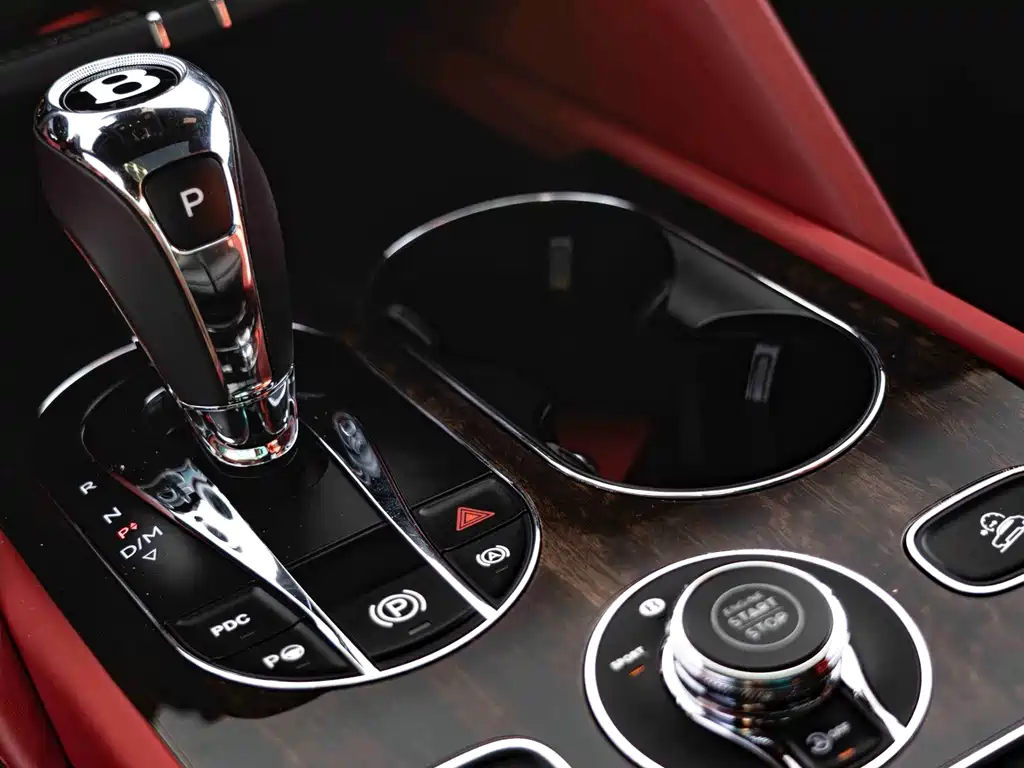 Bentley Bentayga 2023 — фото 11