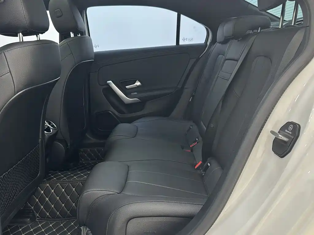 Mercedes-Benz A-Class 2024 — фото 8