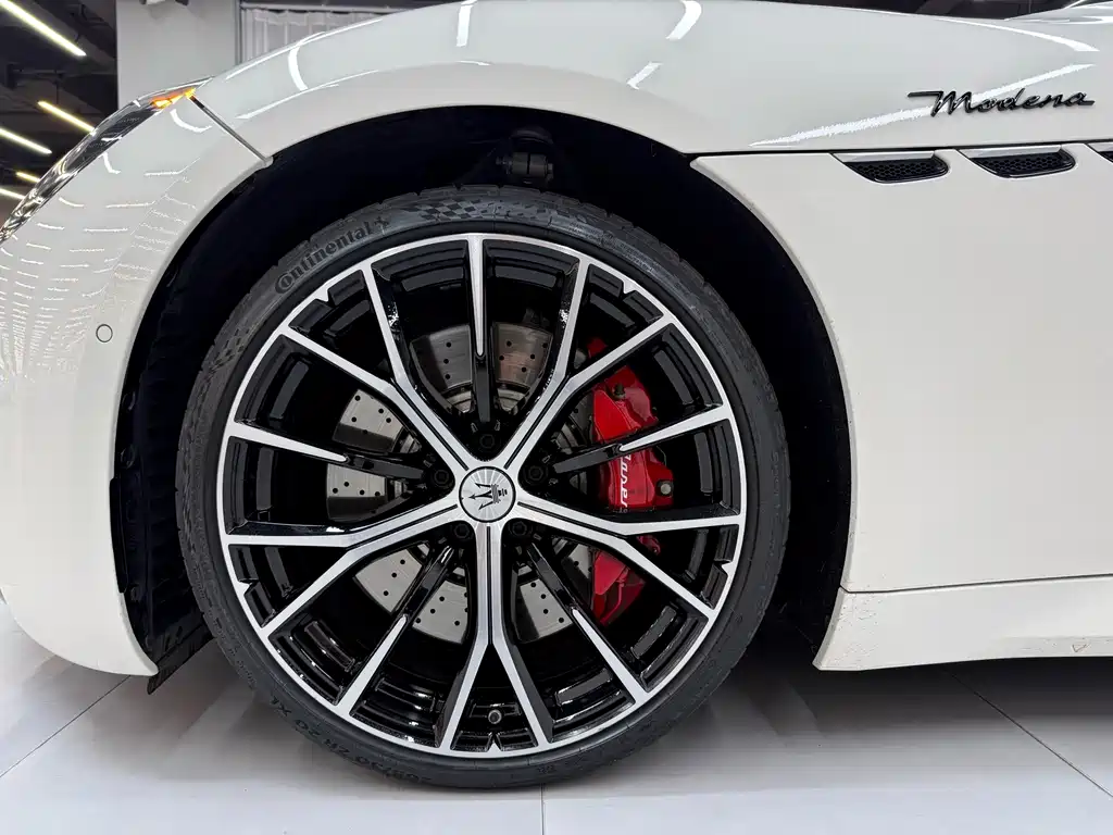 Maserati Granturismo 2024 — фото 17