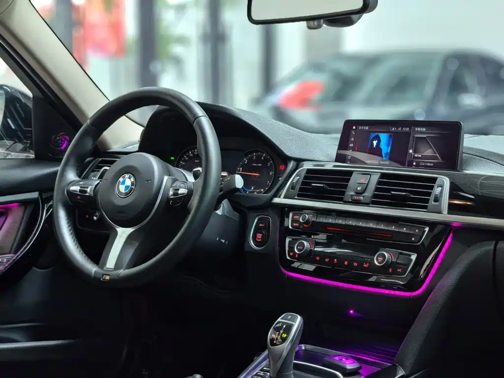 BMW 3 Series 2018 — фото 12
