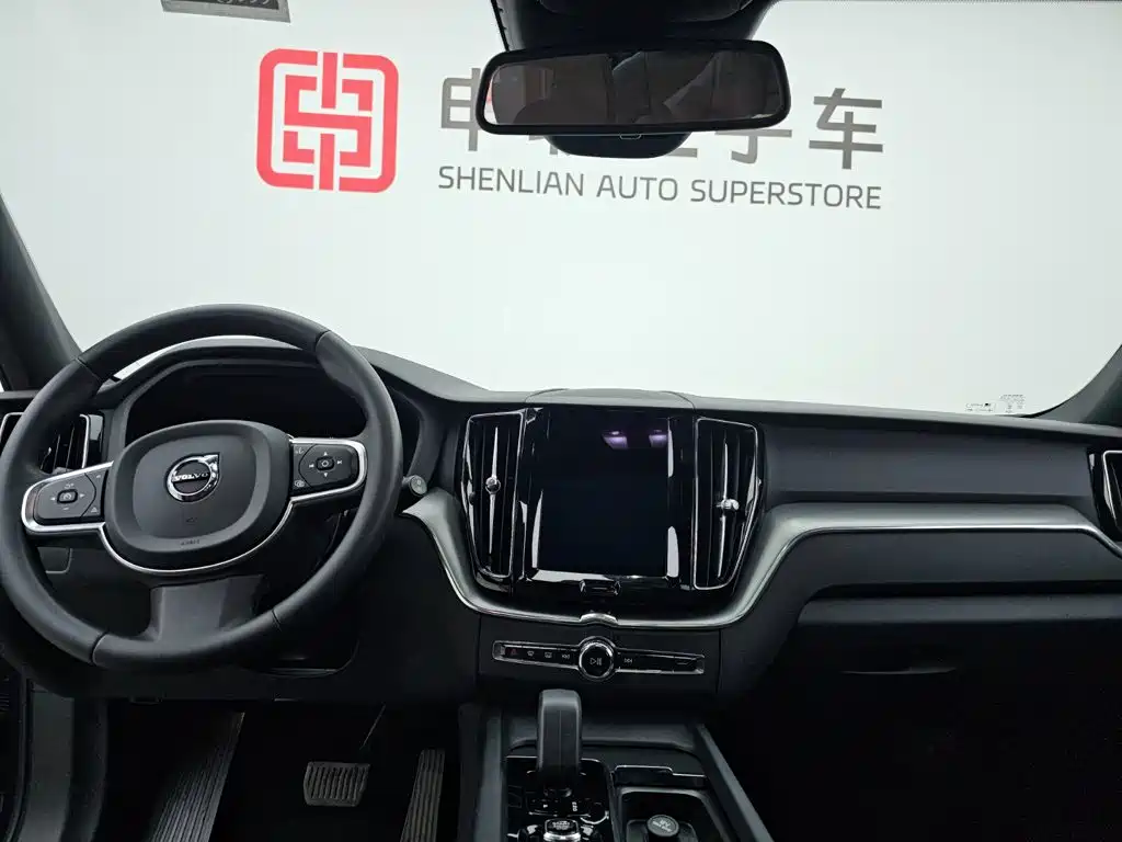 Volvo XC60 2023 — фото 15