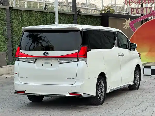Lexus LM 2022