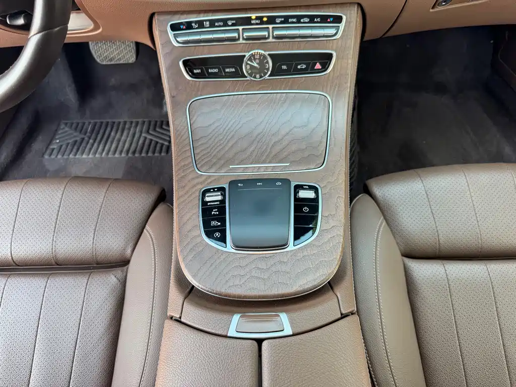 Mercedes-Benz E-Class 2020 — фото 15