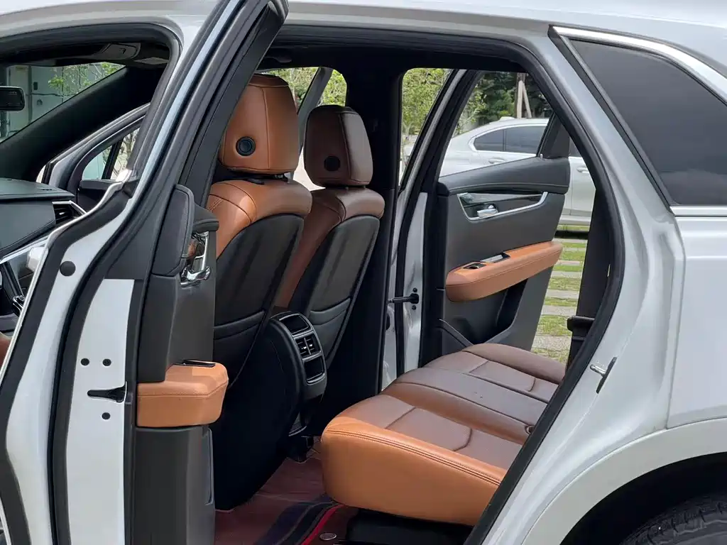 Cadillac XT5 2019 — фото 10
