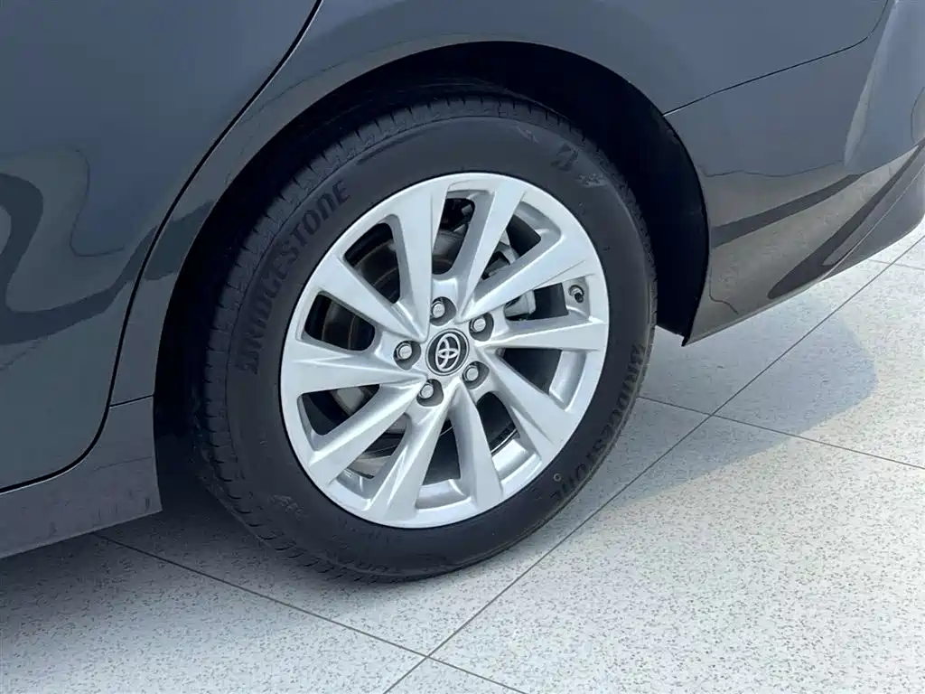 Toyota Camry 2023 — фото 31