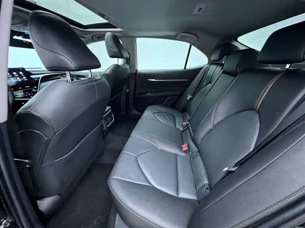 Toyota Camry 2023 — фото 22