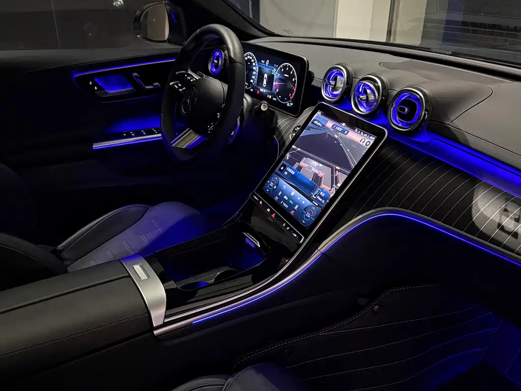 Mercedes-Benz C-Class 2023 — фото 12