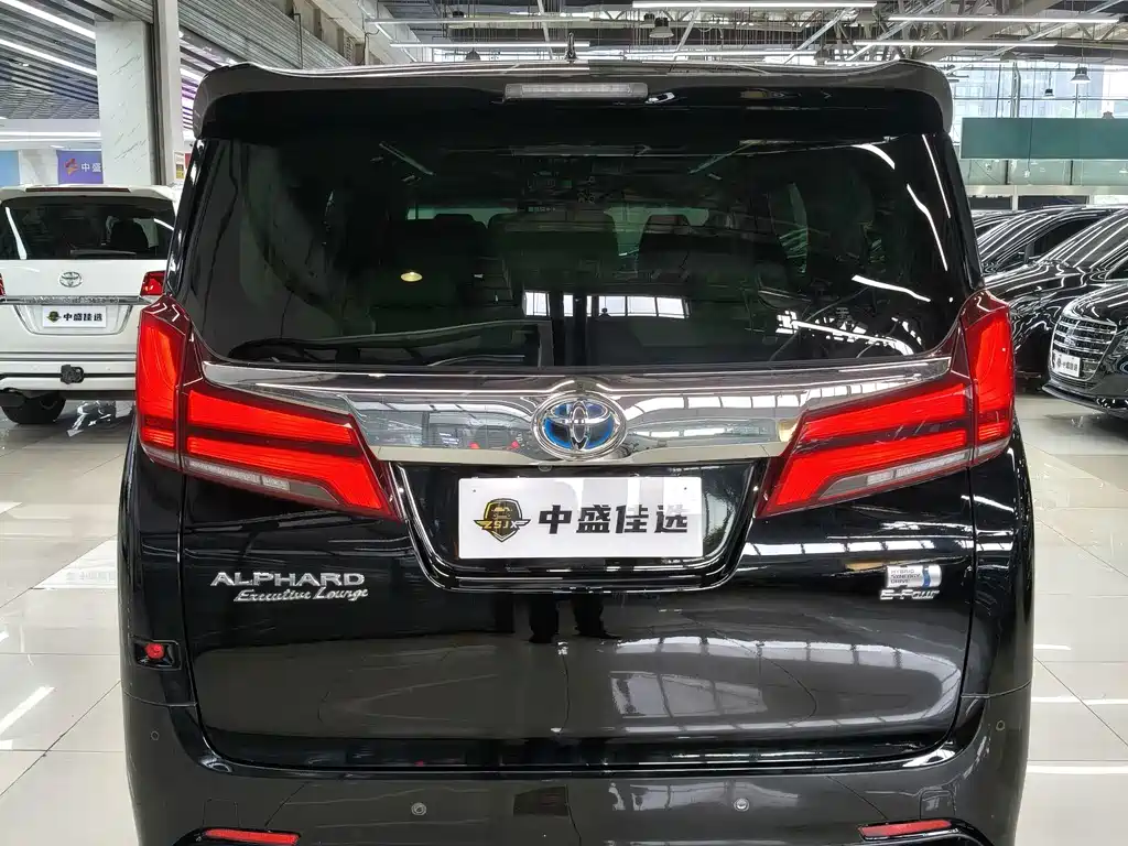 Toyota Alphard 2022 — фото 11