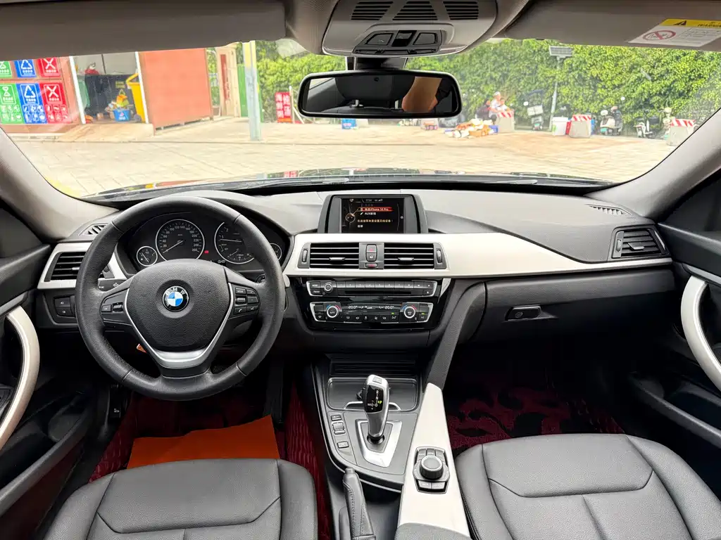 BMW 3 Series GT 2017 — фото 25