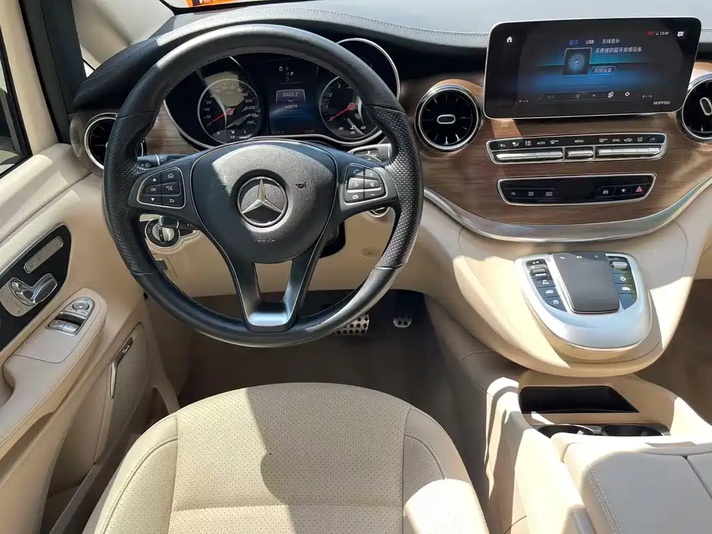 Mercedes-Benz V-Class 2022 — фото 12