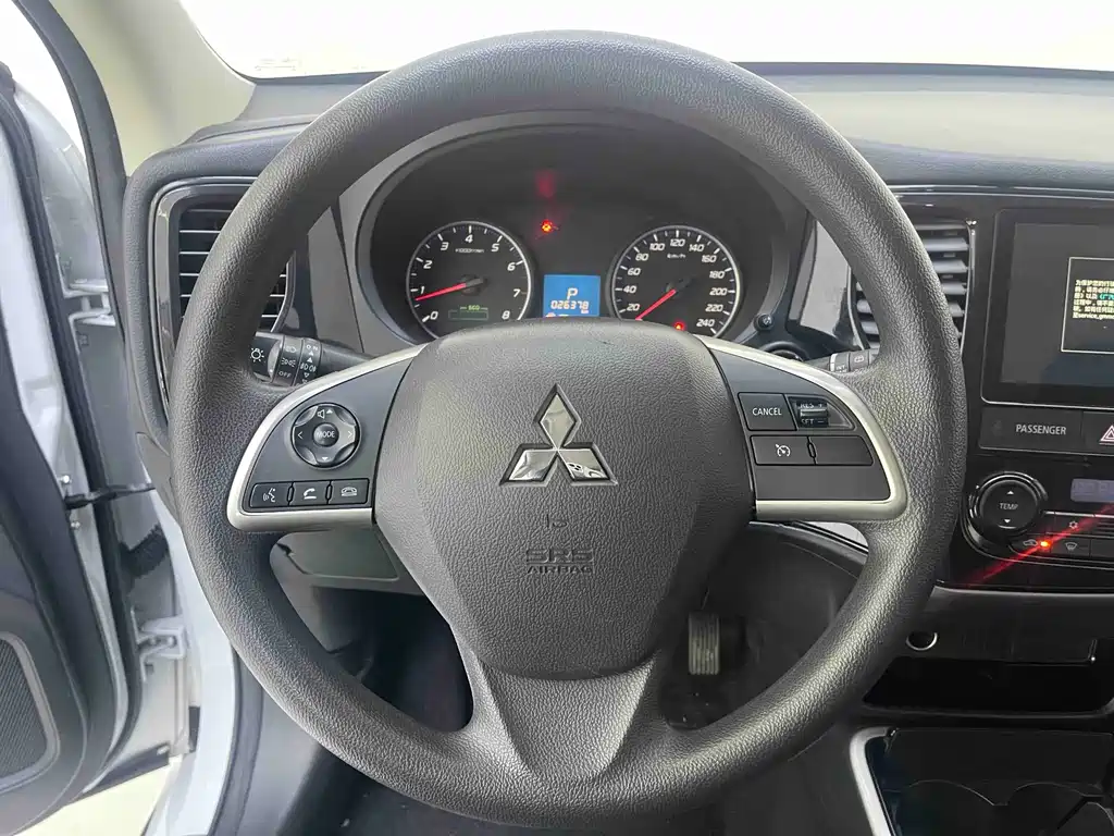 Mitsubishi Outlander 2021 — фото 10