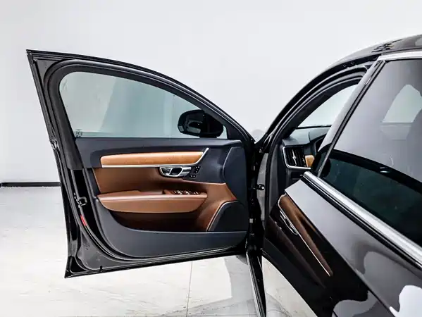 Volvo S90 2025