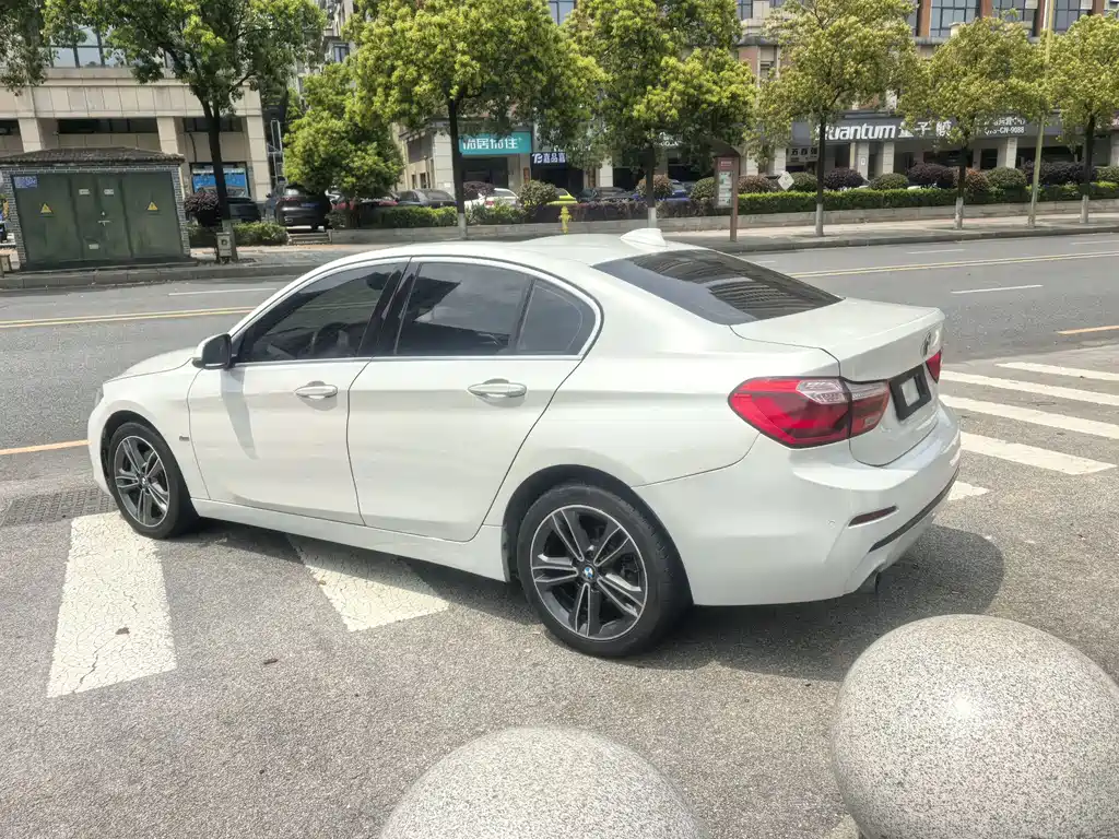 BMW 1 Series 2017 — фото 8