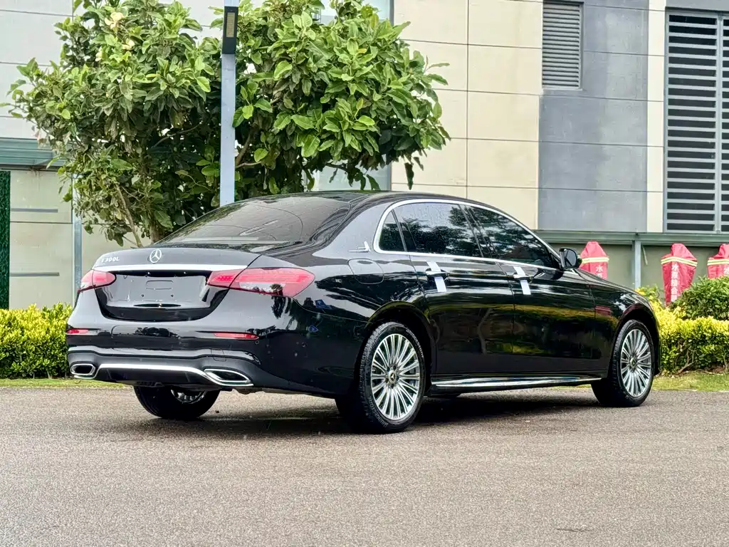 Mercedes-Benz E-Class 2023 — фото 9