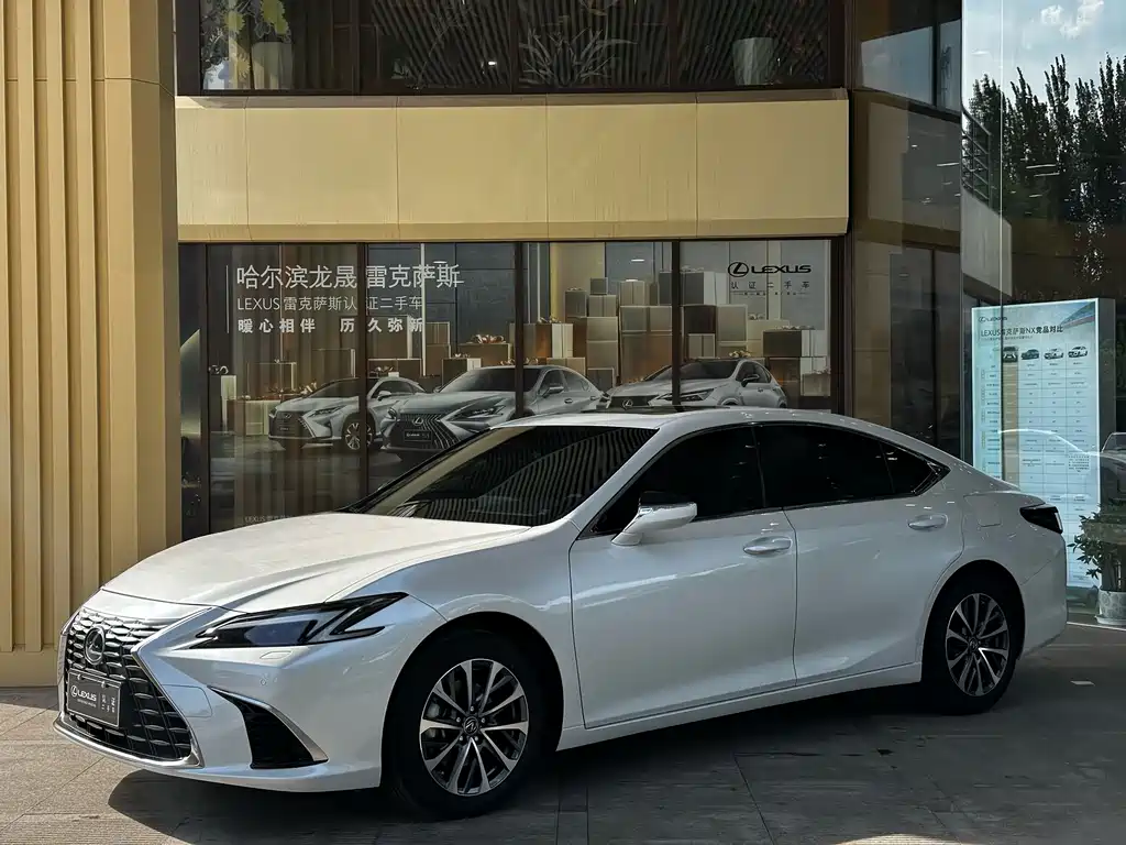 Lexus ES 2026