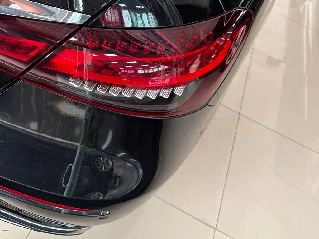 Mercedes-Benz E-Class 2022 — фото 11