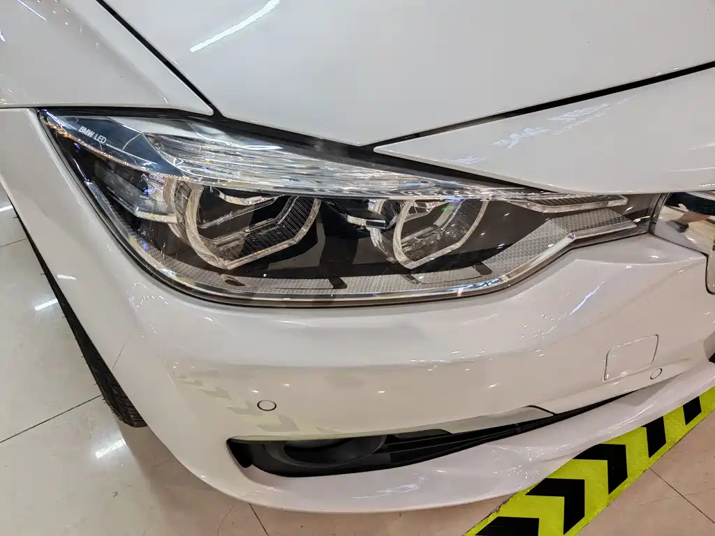 BMW 3 Series 2019 — фото 15