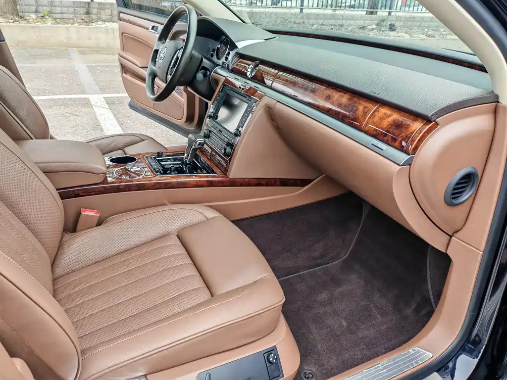 Volkswagen Phaeton 2016 — фото 15