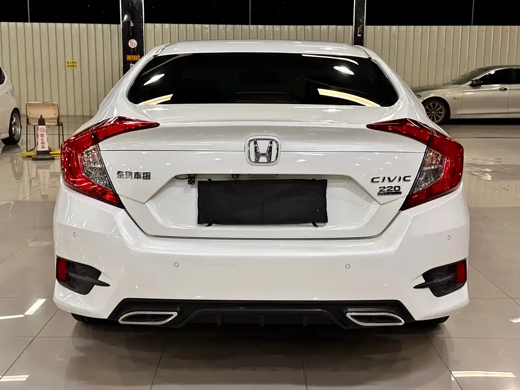 Honda Civic 2018 — фото 10