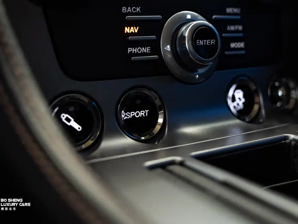 Aston Martin Virage 2016 — фото 13