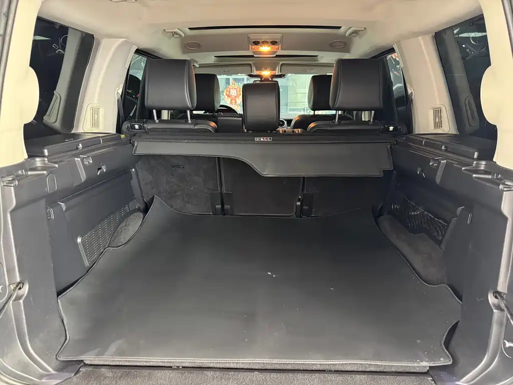 Land Rover Discovery 2015 — фото 14