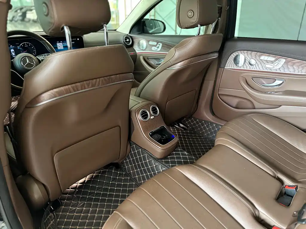 Mercedes-Benz E-Class 2023 — фото 10