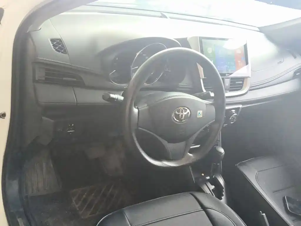 Toyota Yaris L 2020 — фото 10