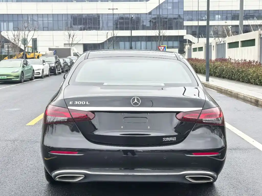 Mercedes-Benz E-Class 2022 — фото 8