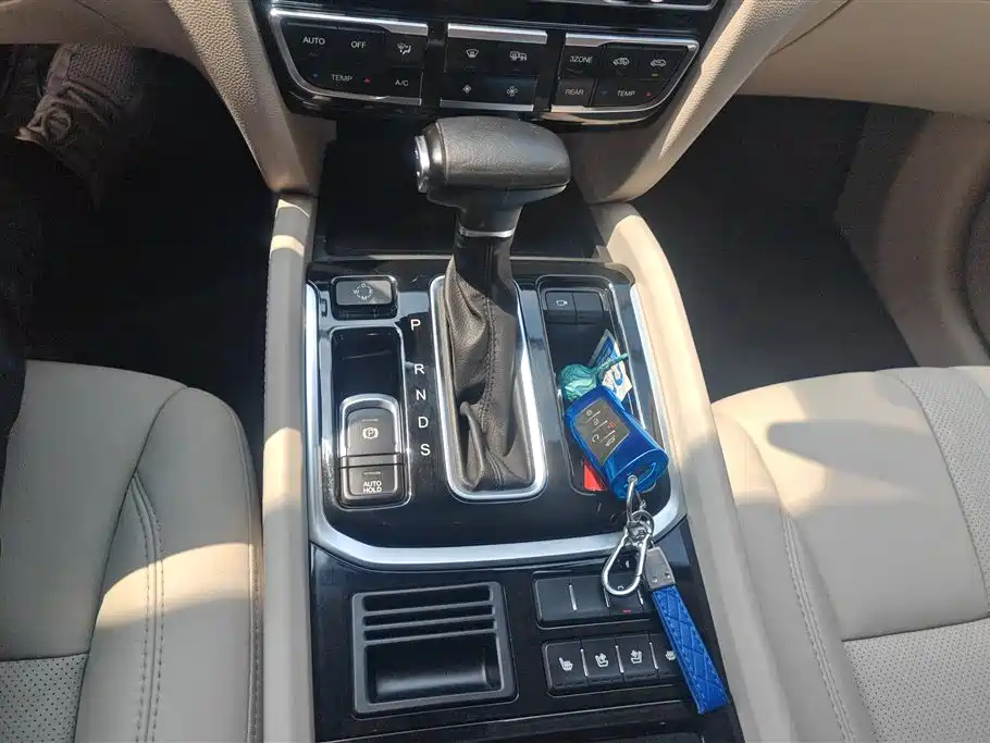 GAC Motor Trumpchi GS8 2017 — фото 15