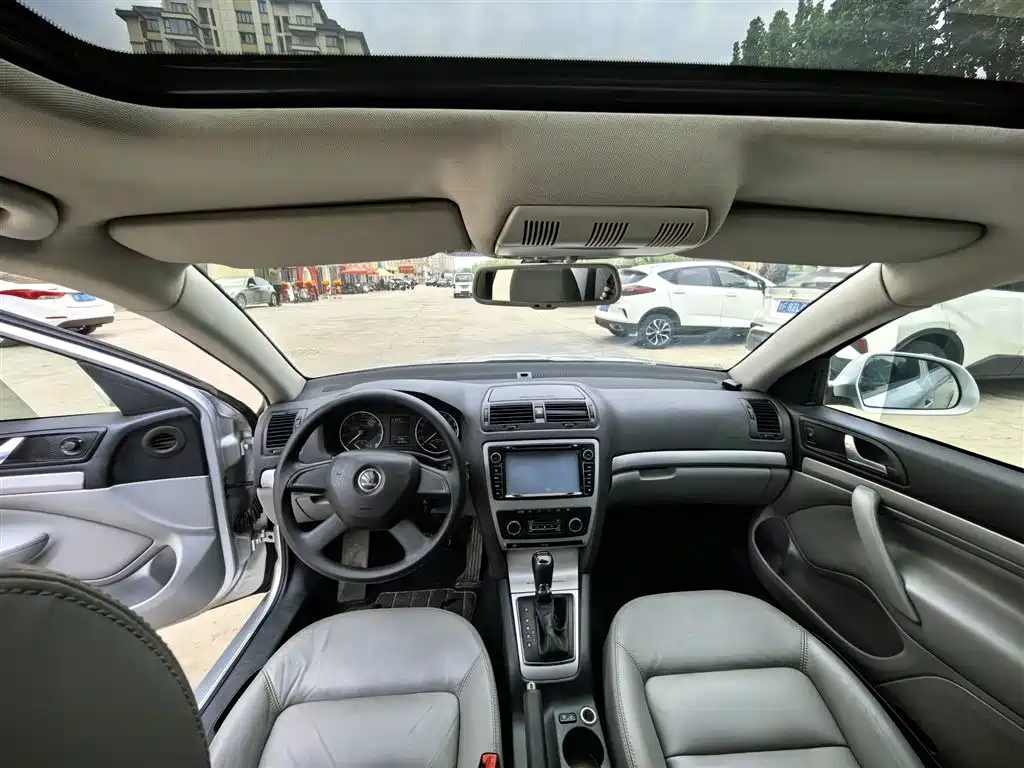 Skoda Octavia 2014 — фото 12