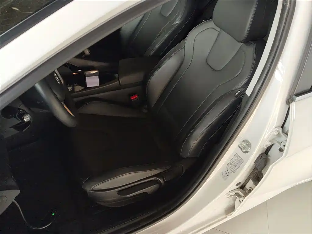 Hyundai Elantra 2023 — фото 15