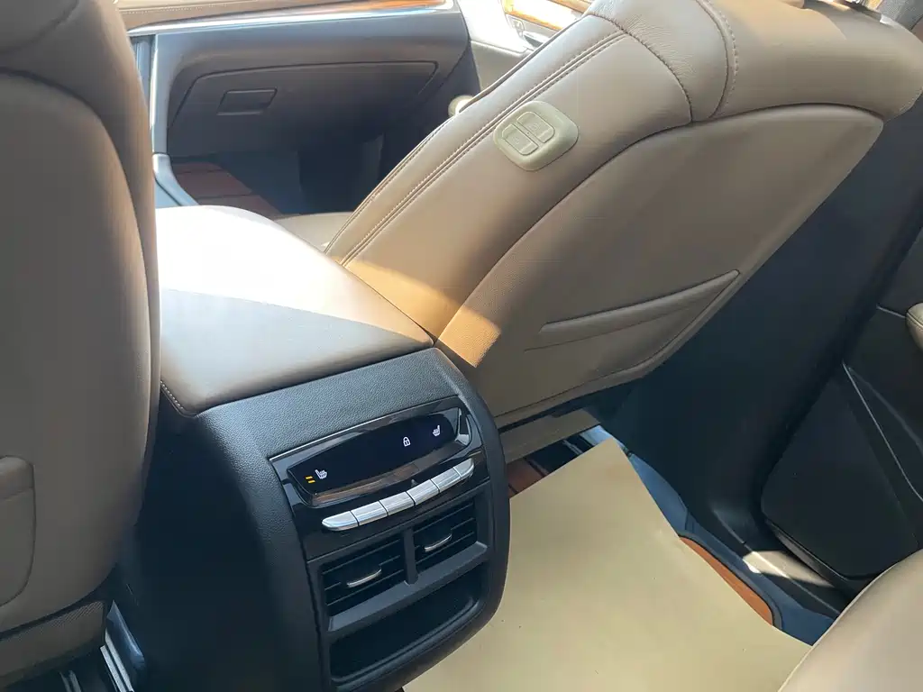 Cadillac XT5 2020 — фото 18